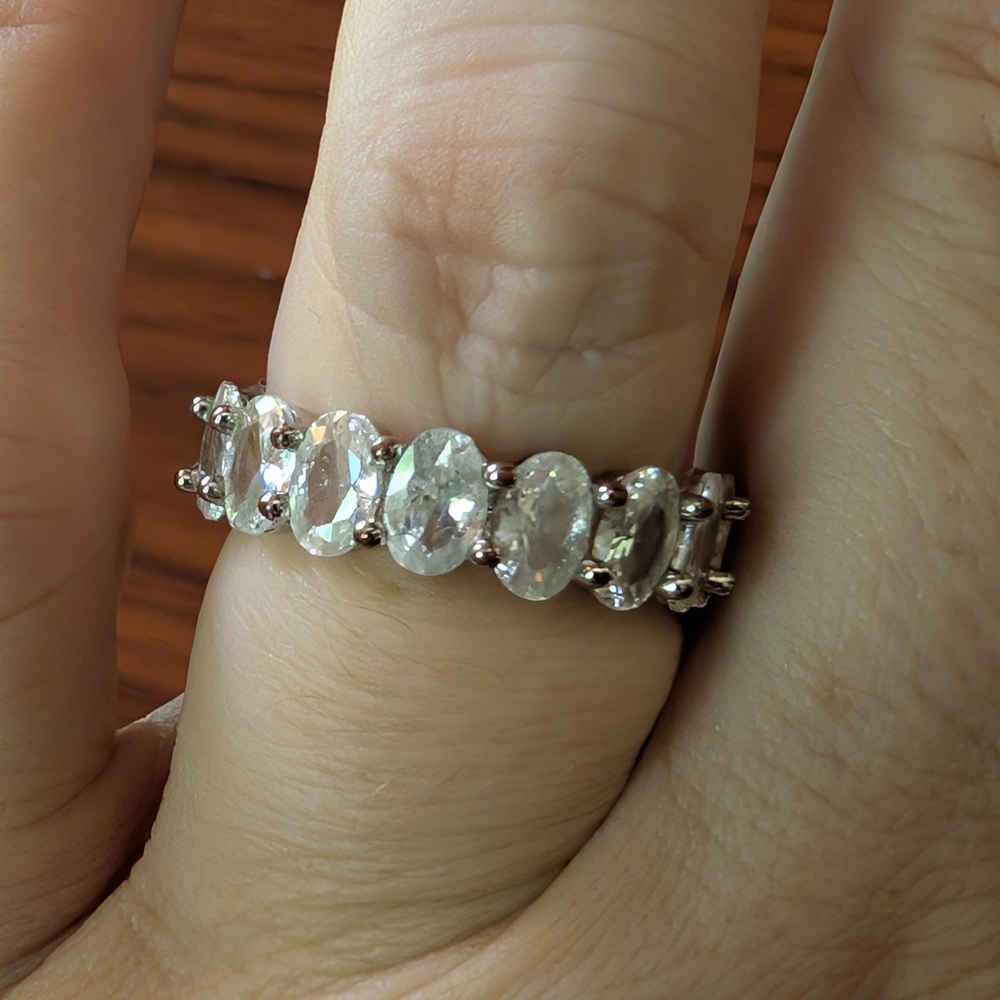 Elegant Silver Women's Ring - Picture 2 of 9